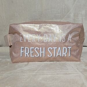 NWT Thirty-one Let's Go Pouch - Medium